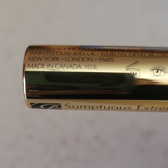 Estee Lauder Mascara,extremely black. - Picture 8 of 9